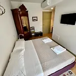 Pensión Avenue 4*